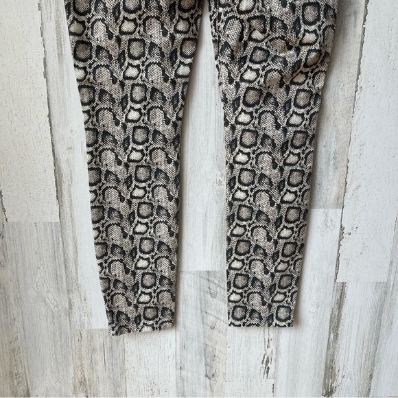 Good American Good Legs Snake Print Skinny Jeans Size 30 - Picture 9 of 11